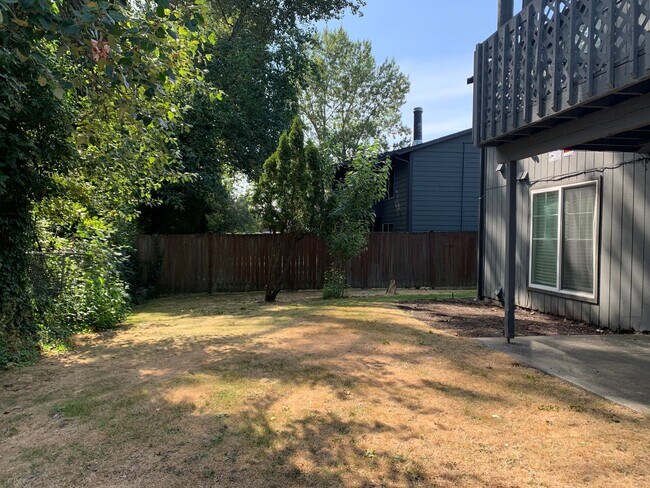 Building Photo - 2 Bedroom/1bath in Tacoma - 4Plex  (OPEN H...