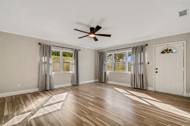 Building Photo - 1824 Roanoke Ave