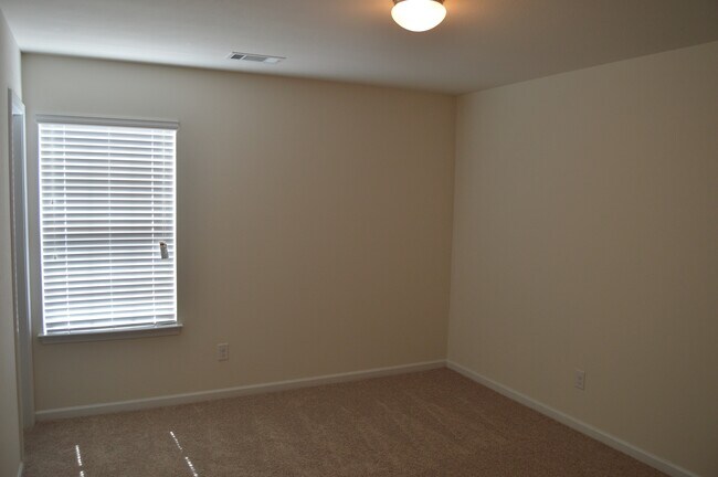Building Photo - 117 Quail Springs Rd