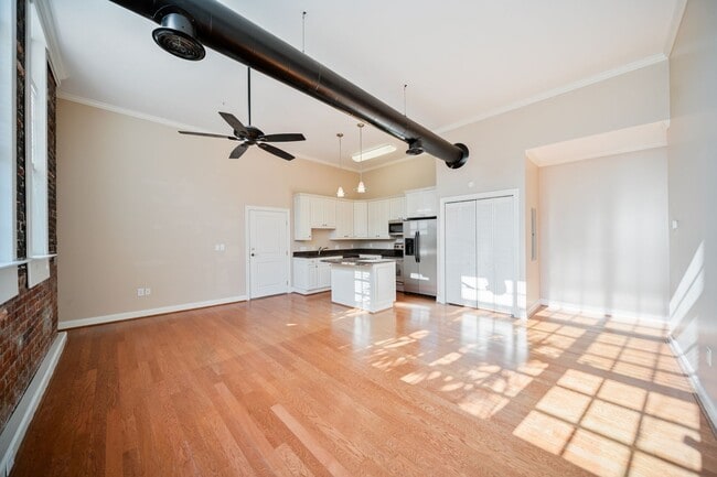 Building Photo - Charming 2-bedroom Condo- Old Shandon
