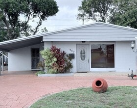 Building Photo - 957 W 67th St