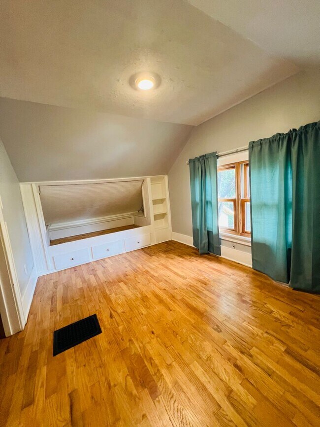 Building Photo - Discover Timeless Charm: Enchanting Historic Home in a Picturesque Small Town