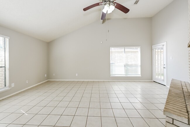 Building Photo - 3009 Walnut Springs Dr
