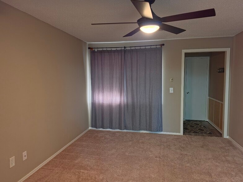 Living room - 4104 Kim Dr
