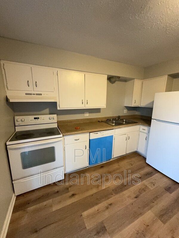 Building Photo - 6230 Eastridge Dr