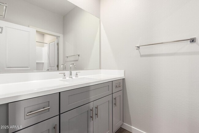 Building Photo - 1531 W Sierra Vista Dr
