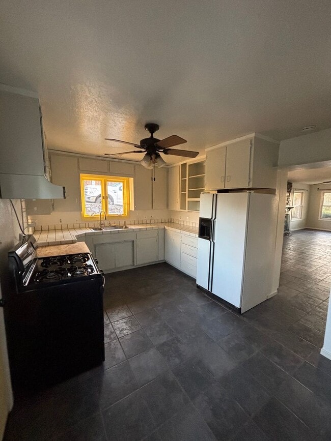 Building Photo - House: 2 Bedroom / 1 Bathroom - Auburn