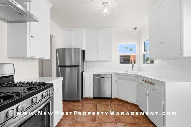 Building Photo - Recently Renovated University Heights 2 Bed 1 Bath with 2 off-street parking spaces! Pet OK!