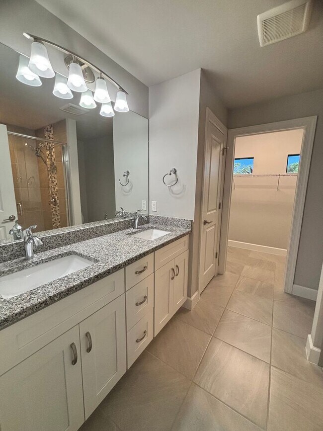 Building Photo - Modern 3 Bed, 2 Bath Home with Stylish Upgrades!