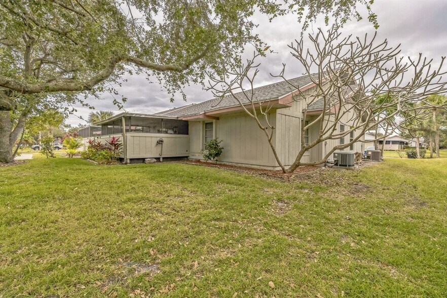Building Photo - 4093 NW Cinnamon Tree Cir