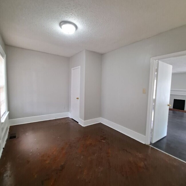 Building Photo - 3176 Lyndale Ave