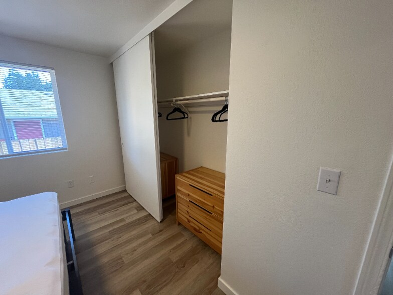 Building Photo - 1130 E 51st St