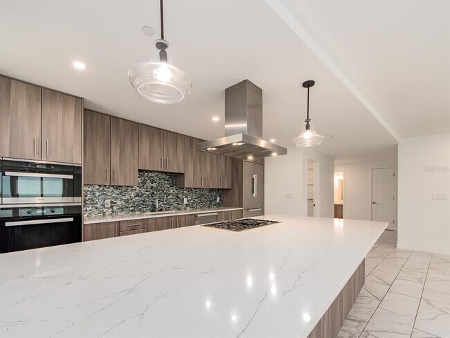 Building Photo - 15 Avalon St