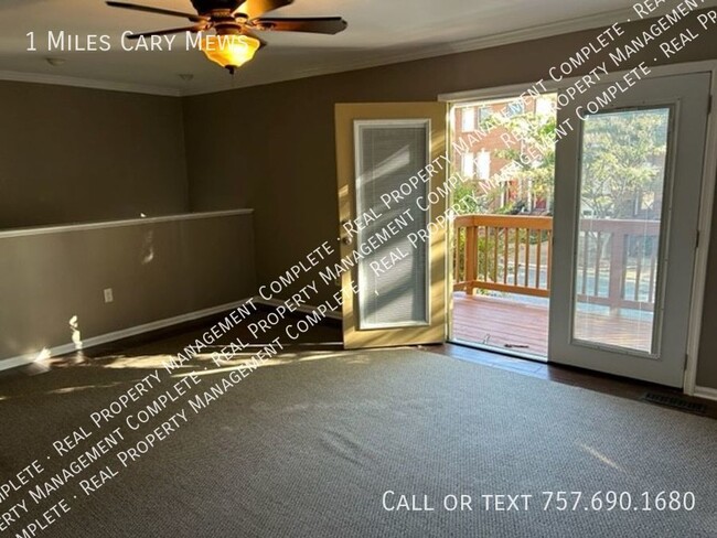 Building Photo - 1,650 square foot townhouse with 3 beds an...