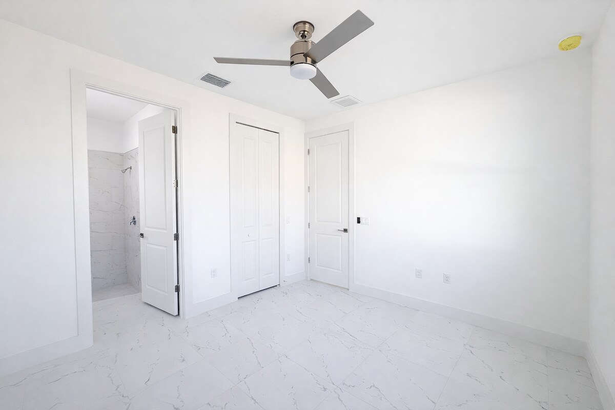 Building Photo - 828 Holmes Ave