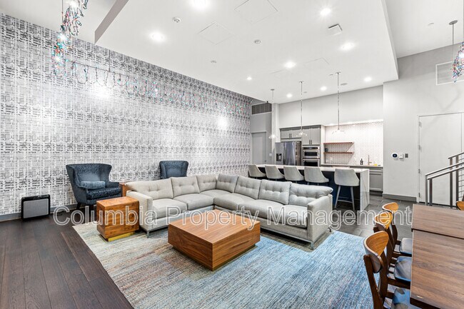 Building Photo - 1025 1st St SE