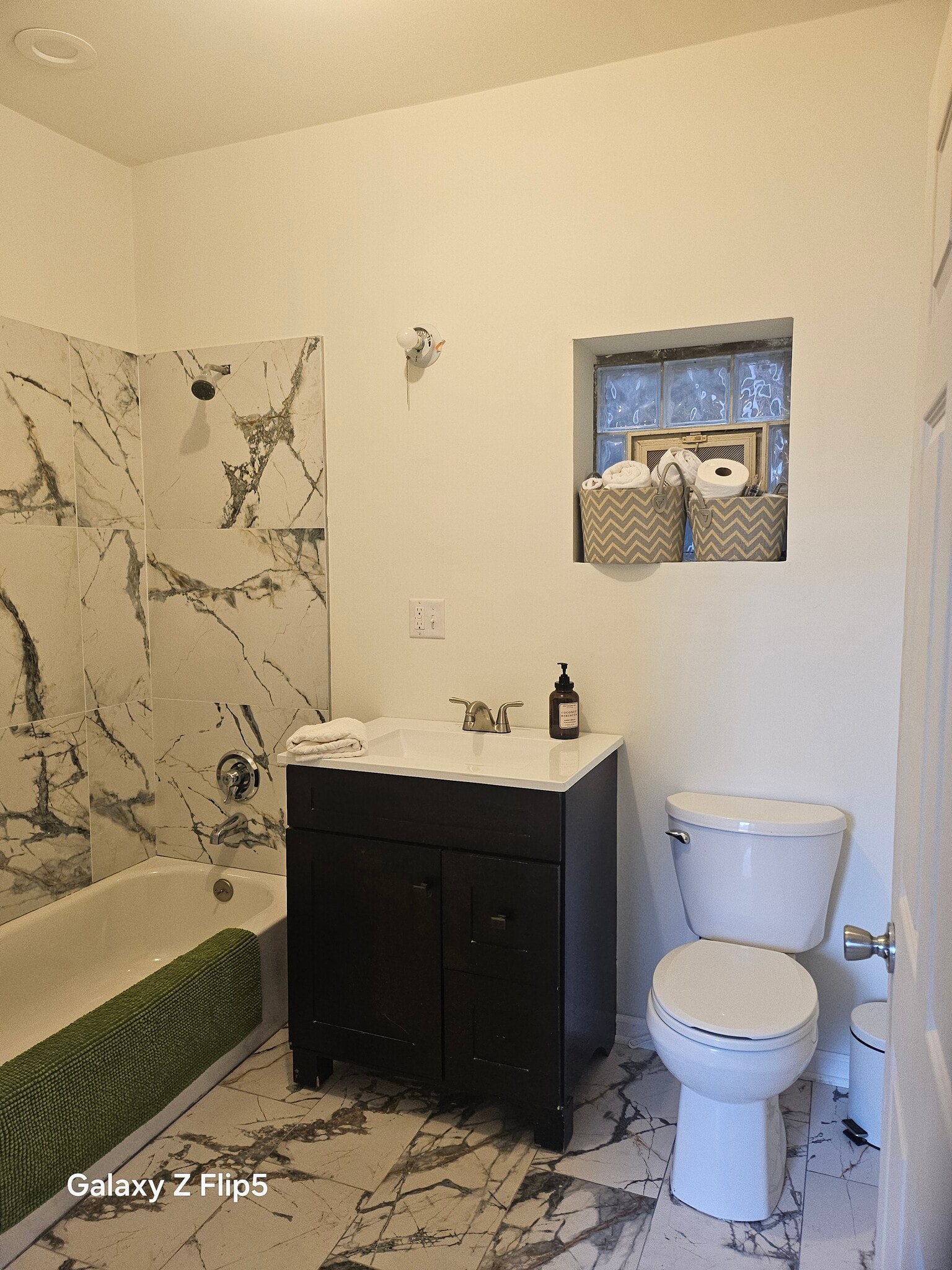 2nd Main Bathroom - 2417 W Warren Blvd