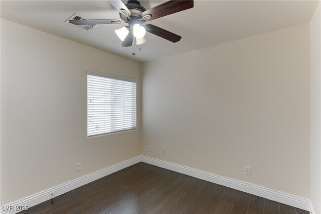 Building Photo - 8807 Red Fox Dr