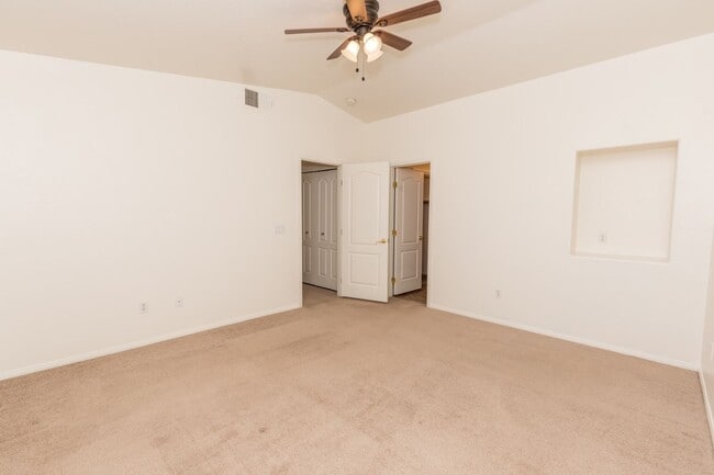 Building Photo - Available! 2 Bedroom Townhome inside Pacif...