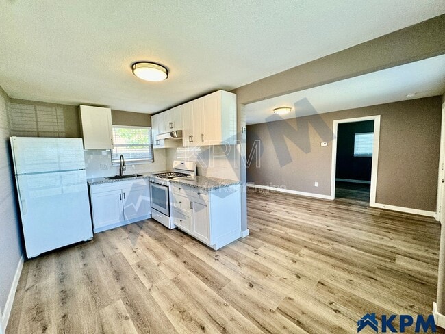 Building Photo - 316 S Gertrude Ave