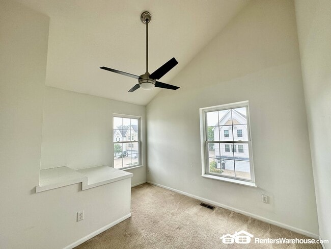 Building Photo - 1250 SE Village View Ln