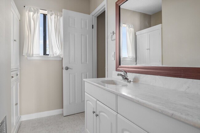 Building Photo - 1107 1st St S