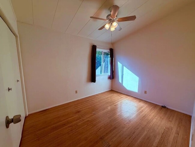 Building Photo - 28 Westwood Way