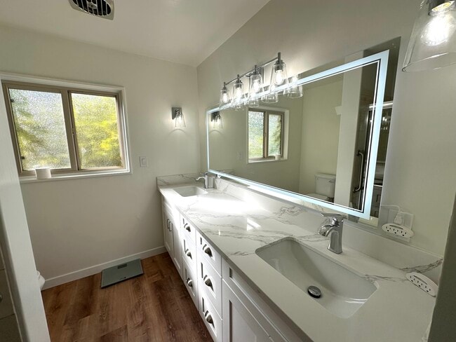 Building Photo - 4370 Calavo Dr