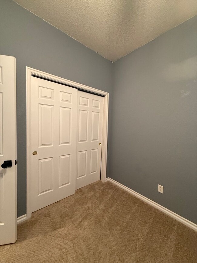 Building Photo - Bright and Modern 3-Bed, 2.5-Bath Townhous...