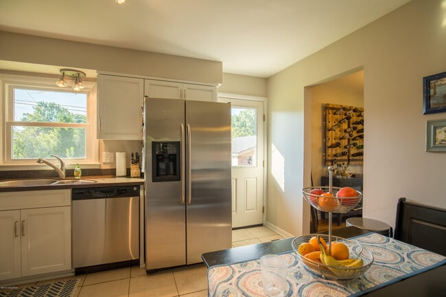 Building Photo - 4311 Kinloch Rd