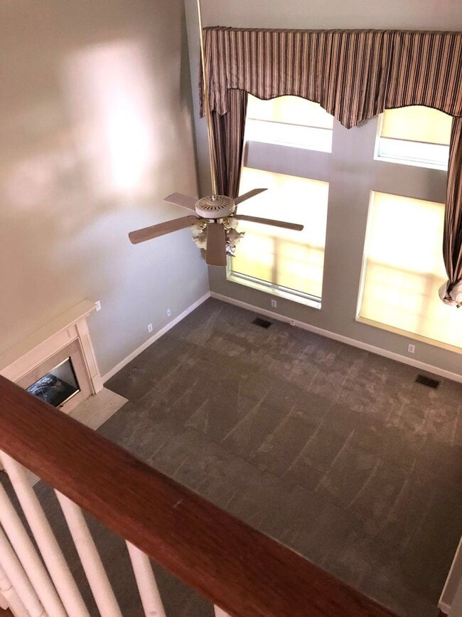 Building Photo - 4-Bedroom Home in Hendersonville!