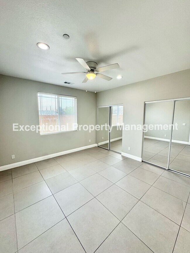 Building Photo - 16265 Plum St