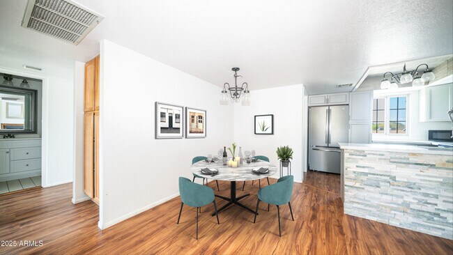 Building Photo - 2020 W Union Hills Dr