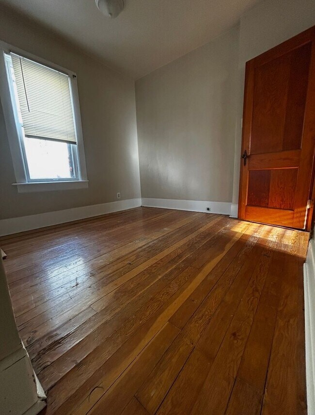 Building Photo - 2359 S KK Ave