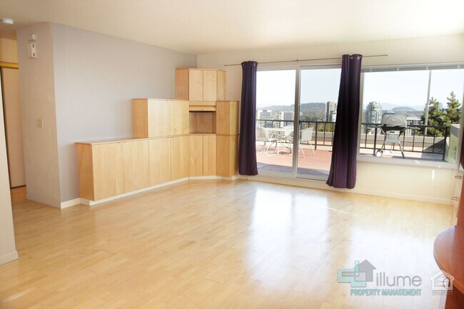 Building Photo - Condo Near OHSU with Huge Deck, Stunning Views and Parking