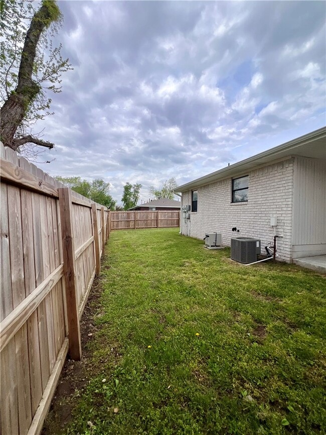 Building Photo - 2018 W Olive St