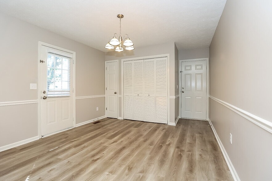 Building Photo - 386 Park Ct