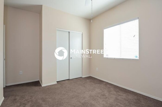 Building Photo - 5011 E Fishhook Ct