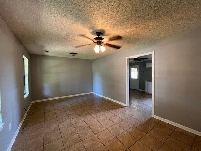 Building Photo - Renovated 3 Bedroom 2 Bath Home for Rent!!