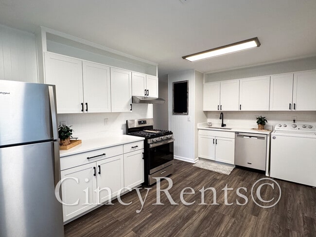 Building Photo - 988 Stratford Pl