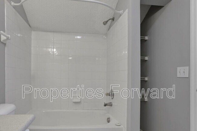 Building Photo - 2623 Landings Way