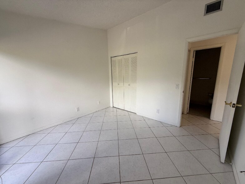 Building Photo - 1953 SW 15th St