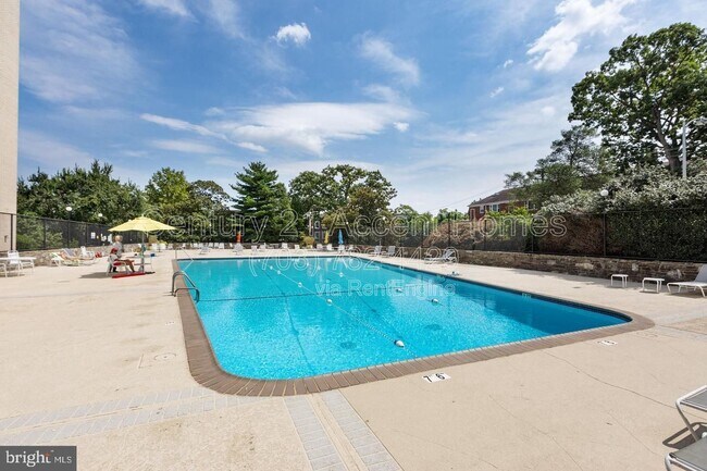 Building Photo - 1200 N Nash St