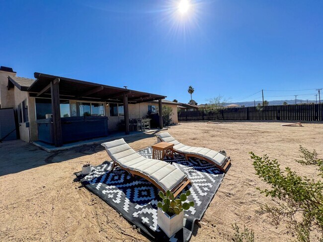 Building Photo - Fully Furnished 4 Bedroom in Sunmore Estat...