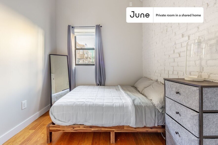 Building Photo - Room in Shared 4 bed/2 bath home