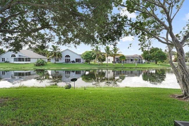 Building Photo - Beautiful Townhouse Pembroke Pines