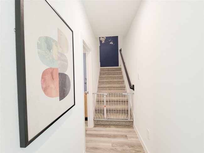 Building Photo - 3223 Creston Gate Dr