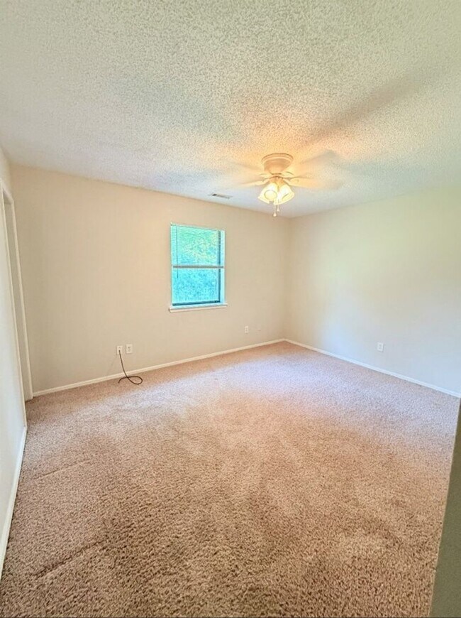 Building Photo - 3 Bedroom Single Family Home In Bentonville!