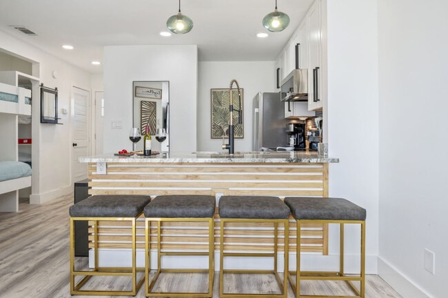 Building Photo - 775 Gulf Shore Dr