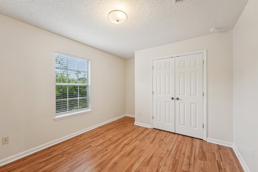 Building Photo - 808 South Edenbridge Way